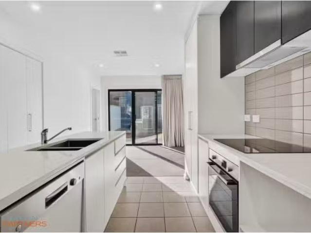 11/2 Bellette Street, Weston Townhouse for rent Listed by Ann.