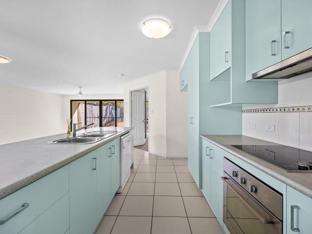 1/12 Bridgeman Place New Auckland, QLD 4680