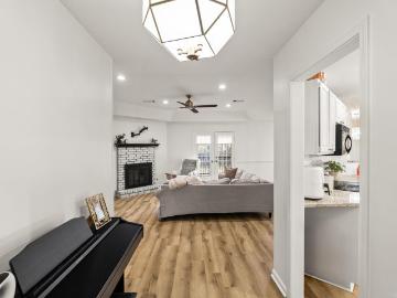 112 Diamond Pointe
