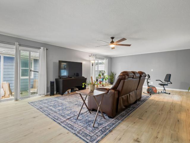 112 E 6th Street