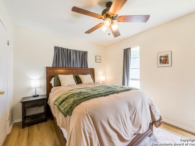 112 E Knippa