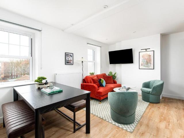 112 East Street, Bristol BS3 5 bed flat to rent £4,117 pcm £950 pw