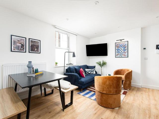 112 East Street, Bristol BS3 5 bed flat to rent £4,117 pcm £950 pw