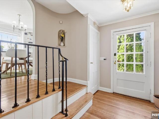 112 Fairview Av
