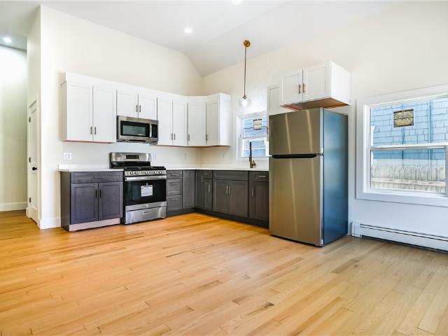 112 Hendrick Street
