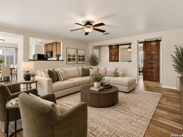 112 Hinge Chase