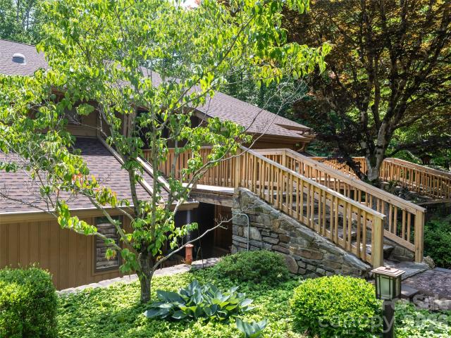 112 Live Oak Lane