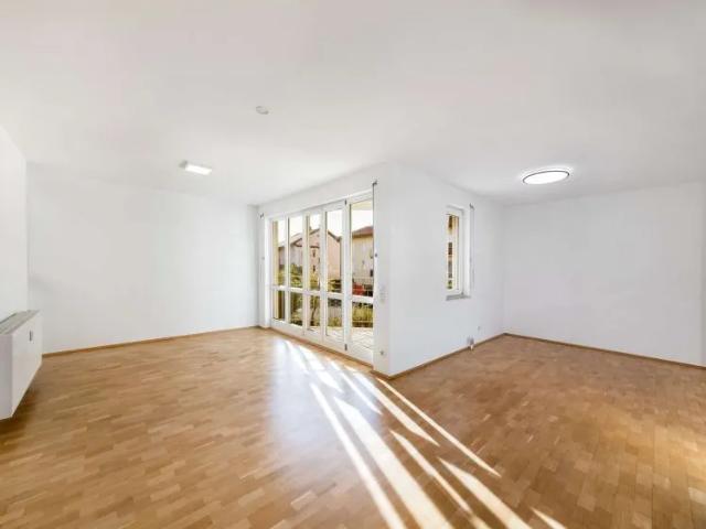 112 m² zum Wohlfühlen: Vier Zimmer, zwei Balkone, mitten im Zentrum