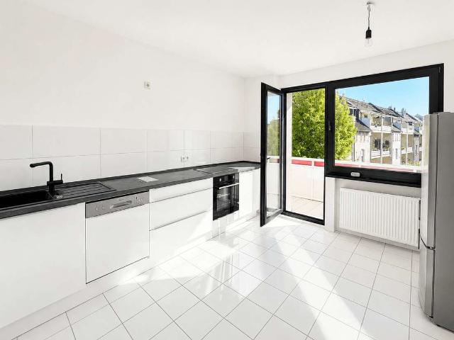 112 m² in Flingern: Erstbezug, 5,5 Zimmer, Aufzug, 2 Balkone & EBK