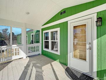 112 N Wilhelm Drive