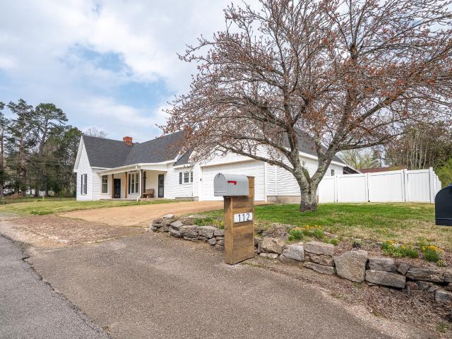 112 N High St