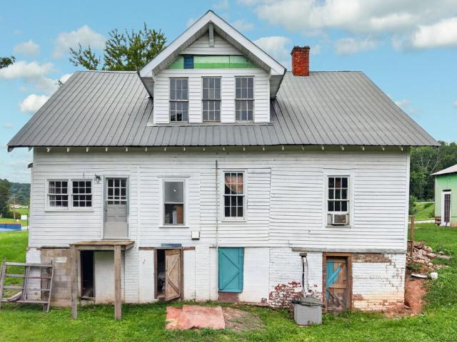 112 N Main St
