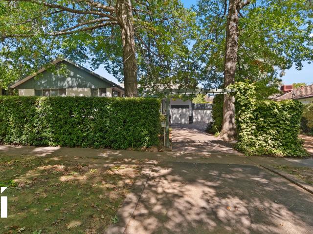 112 Schlich Street Yarralumla