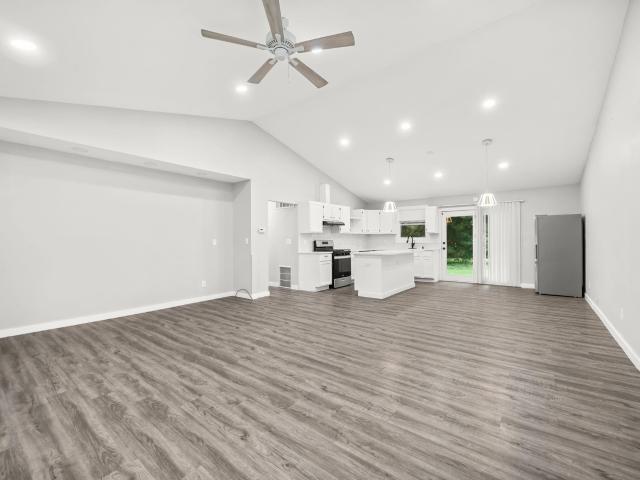 112 SE Liverpool Drive