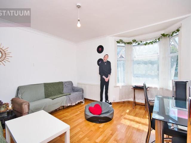 112 St Mary's Road, London, E10 5RF, United Kingdom | 3 bed apartment for rent #140655253 | Rentberry