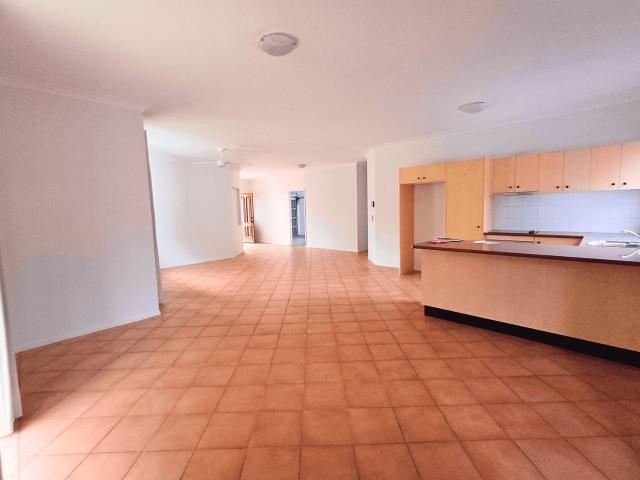 1/12 Poinciana CrescentBundall QLD 4217, Australia
