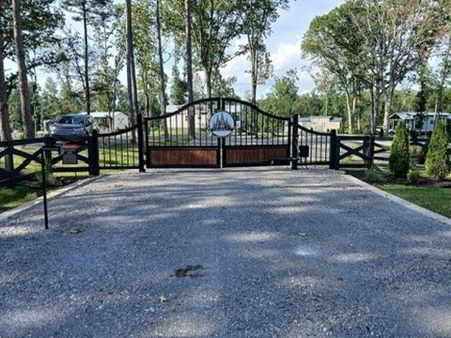 112 Pine Grove Ln
