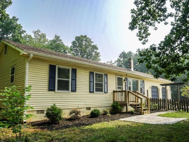 112 Pines Ln