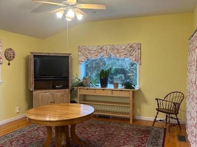 112 Rolling Road E