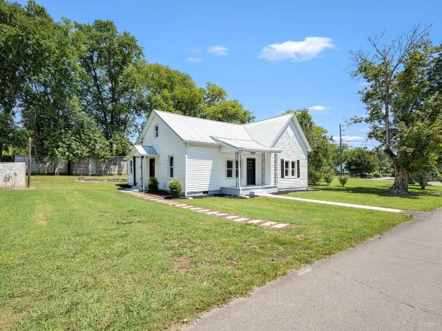112 Re Davenport Ave
