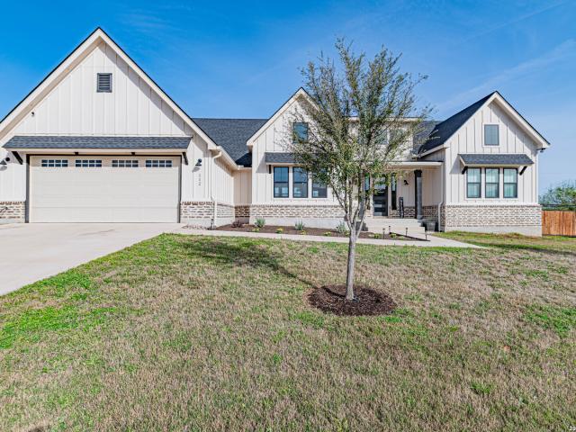 112 W Magnolia Cir, La Vernia, TX 78121 | MLS #1949