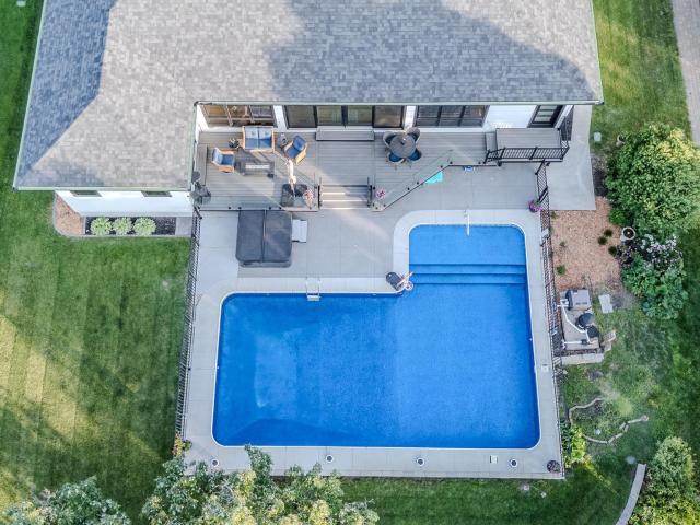 112 West Bay Road
