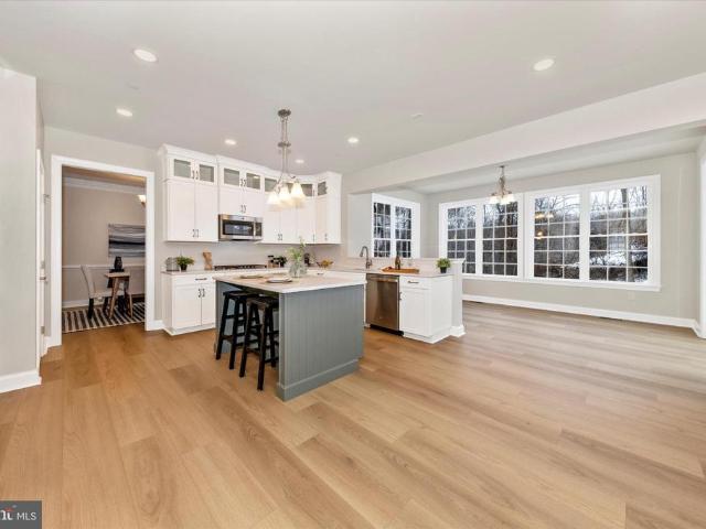 112 Whirlaway Dr