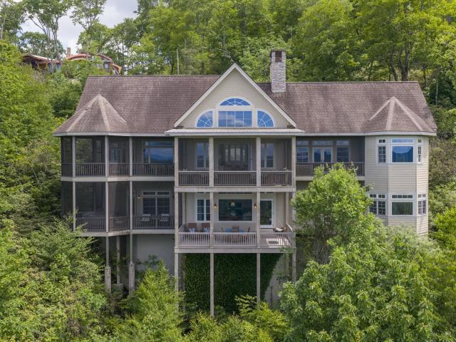 112 Willowbrook Court