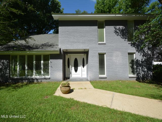 112 Tall Oaks Street