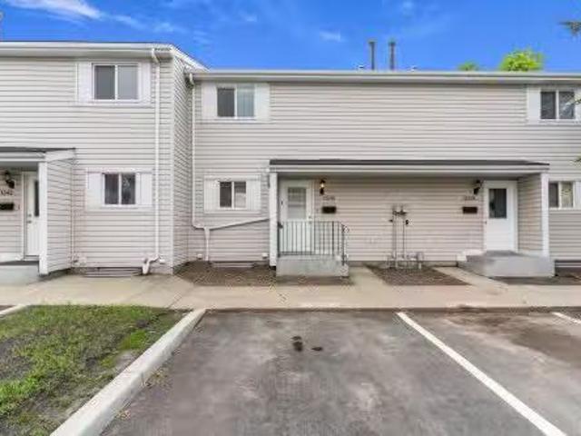 11340 139 Avenue, Edmonton, AB, T5X 3L4 townhouse for sale.
