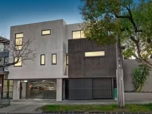 1/1349 Toorak Road, Camberwell VIC 3124 Townhouse For Lease