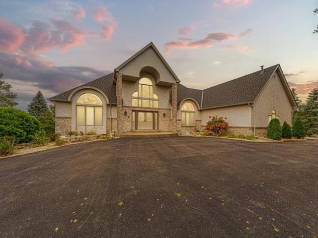 1135 3rd St NE, Faribault, MN 55021