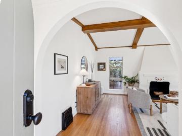 1136 Marin Ave