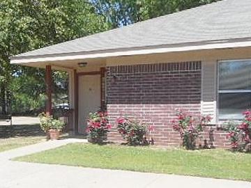1136 N. Newsome, 2 beds, 1 full bath