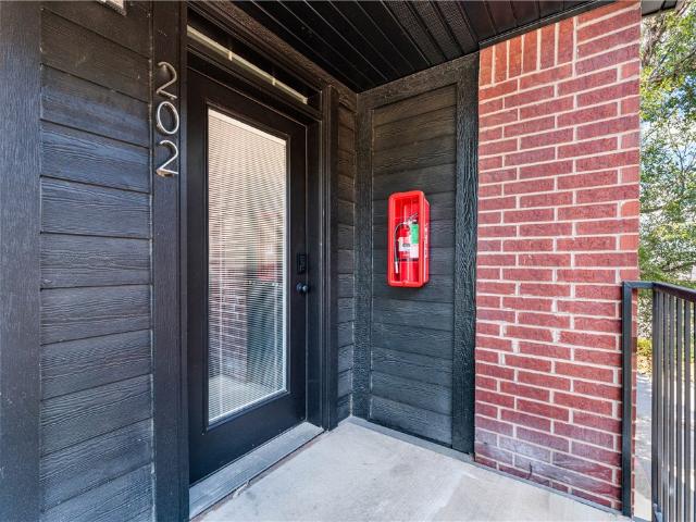 1137 N Leverett Avenue 202