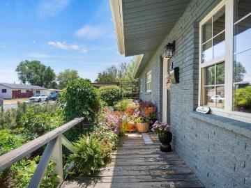 1137 Phelps Dr