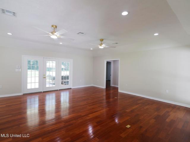 1138 Weaver Road