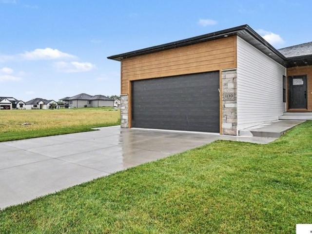 1130 Titan Dr, Hickman, NE 68372