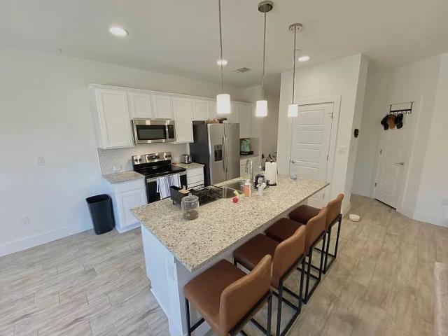 11312 Gadsen Ln
