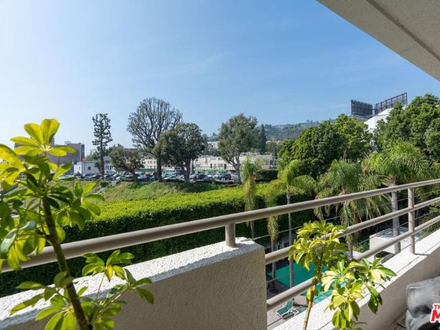 1131 Alta Loma Road 515