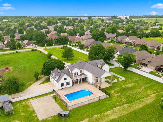1132 N Farm Road 185