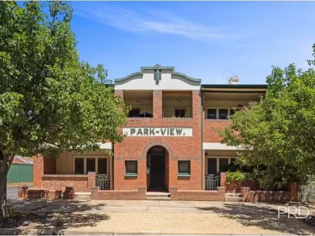 1/132 Forsyth Street, Wagga Wagga House for rent Listed by Le.