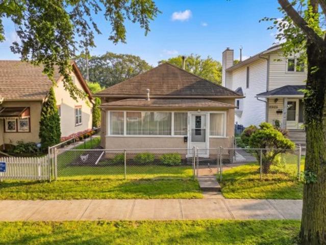1132 Street Nw, Edmonton, AB, T5B 4A4 house for sale | Listing ID E4500 | Royal LePage