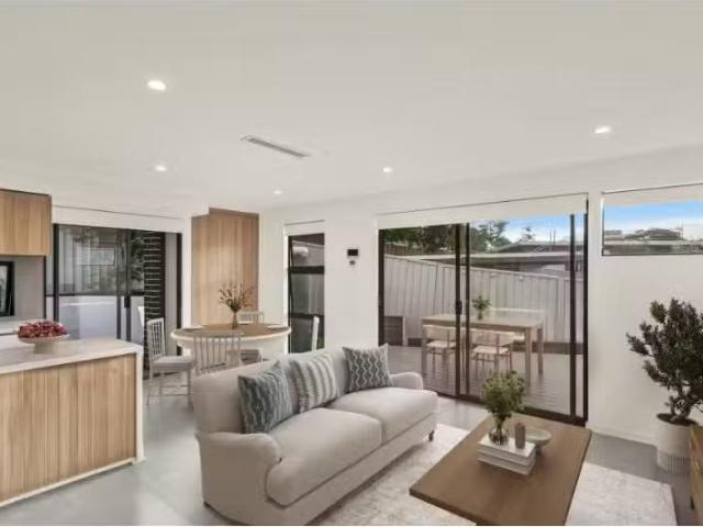 11/33 Rawlinson Avenue, Wollongong Townhouse for rent Listed.