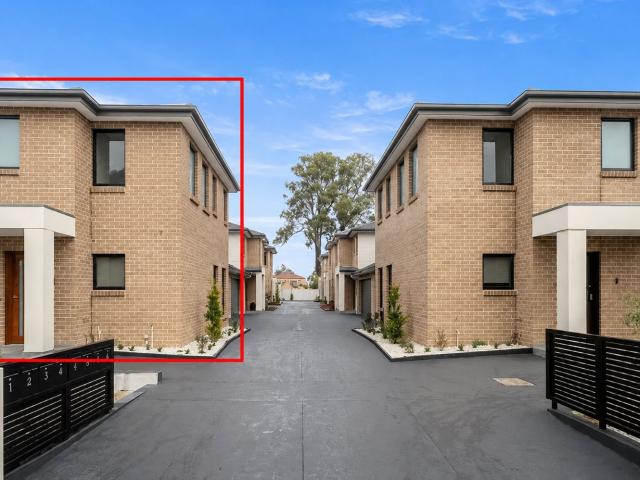 1/133 135 Station StreetFairfield Heights NSW 2165, Australia