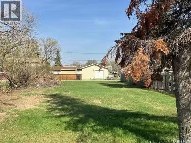 113 4Th Street N, Nipawin, SK, S0E 1E0 vacant land for sale.