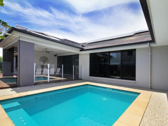 113 Grand Parade, Parrearra