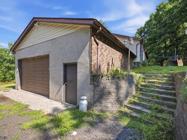 113 Deckertown Tpke
