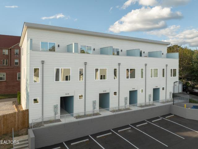 113 E Oldham Ave 103