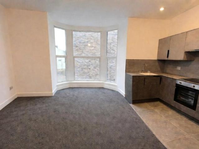 113 London Road, Cheshire East SK11 2 bed apartment to rent £1,150 pcm £265 pw